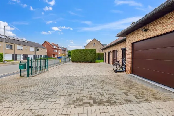 Spacious Family Home with Garden Near Sint-Truiden Center - Image 5