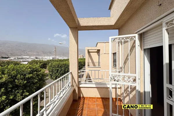 Spacious 4-Bedroom Triplex Apartment with Terrace in El Ejido - Image 2