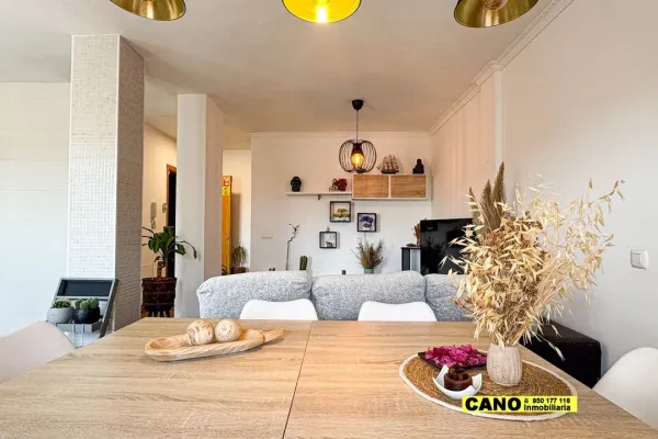 Spacious 3-Bedroom Apartment with Terrace in Roquetas de Mar - Image 1