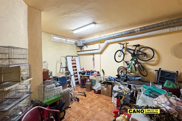 Spacious 4-Bedroom Triplex Apartment with Terrace in El Ejido - Image 3