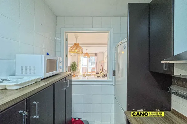 First-Line Beach Apartment in Almería with Two Bedrooms & Terraces - Image 1
