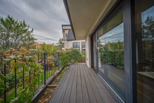 Luxurious Sofia Home: Oasis of Style & Space - Image 4