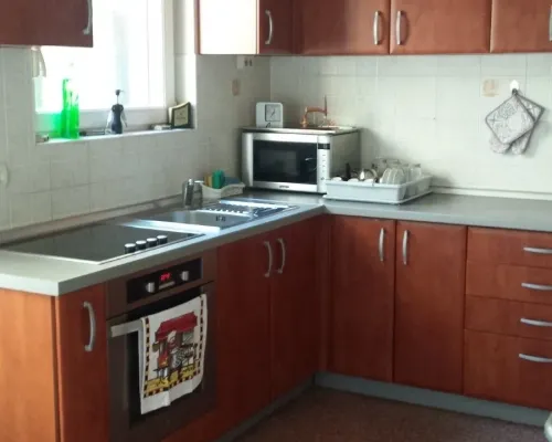 Zemun House Rental: 3 Bed, 2 Bath, Yard & Parking - Image 1
