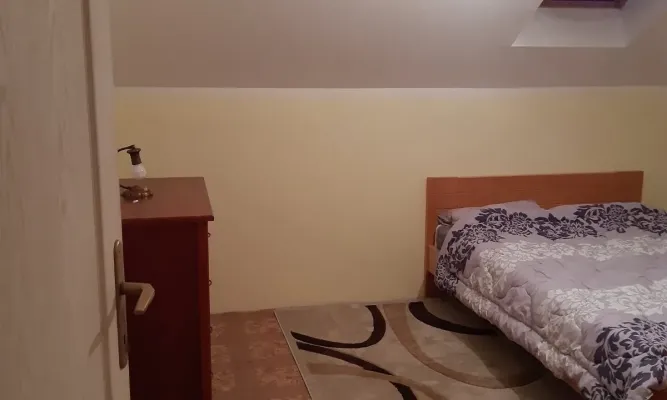 Zemun House Rental: 3 Bed, 2 Bath, Yard & Parking - Image 4