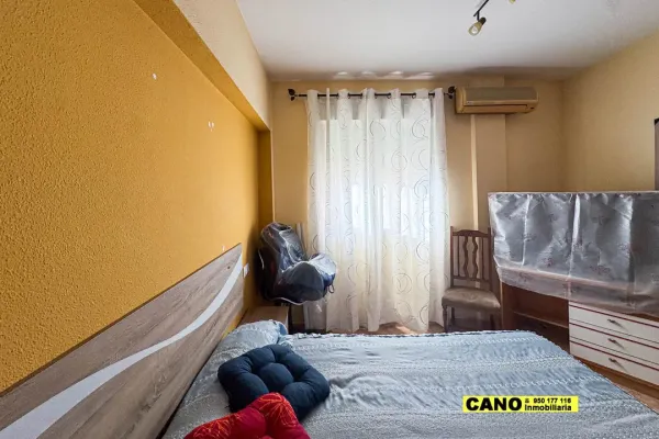 Spacious Dúplex with 3 Bedrooms and Private Terrace in Almería - Image 3