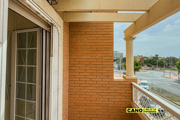 Spacious 4-Bedroom Triplex Apartment in Sunny Almería, Spain - Image 5