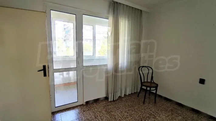 Spacious Apartment in Central Stara Zagora – 2 Bedrooms For Sale - Image 1