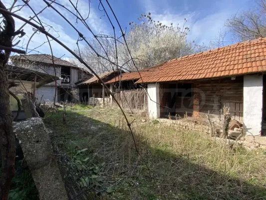 Charming Two-Story House with Yard in Picturesque Dimovo, Bulgaria - Image 4
