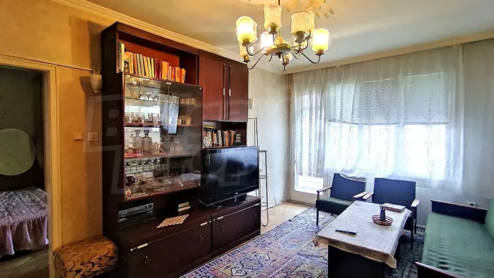 Spacious 3-Bedroom Apartment Near Banya Piperkà, Stara Zagora - Image 2