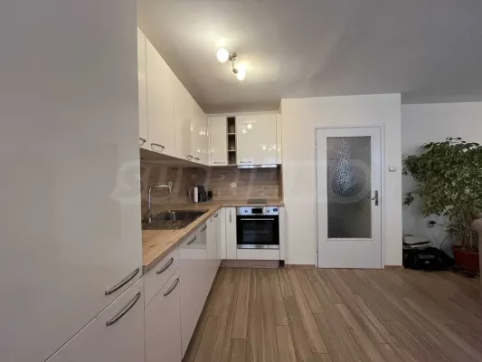 Stylish Two-Bedroom Apartment in Burgas's 'Lazur' Quarter - Image 4
