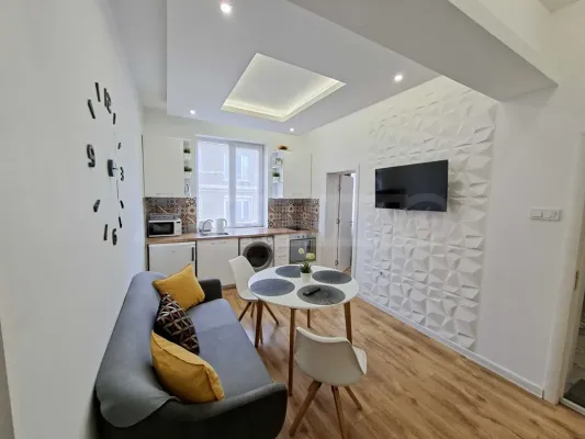 Spacious, Fully Furnished Apartment with Parking in Varna Center - Image 1