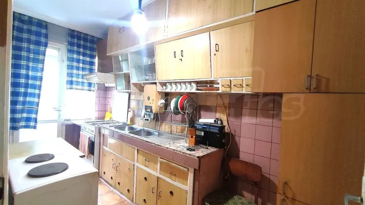 Spacious 3-Bedroom Apartment Near Banya Piperkà, Stara Zagora - Image 4