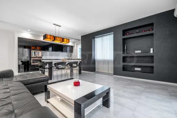Plovdiv Apartment: Luxury Living Near Grand Hotel - Image 1