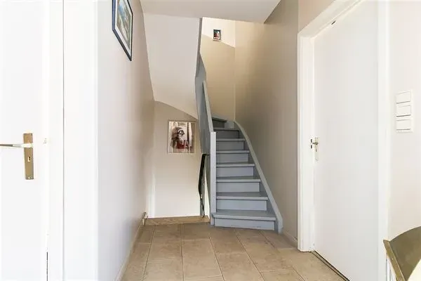 Charming Cul-de-Sac House with 3 Bedrooms – Perfect Family Home - Image 4