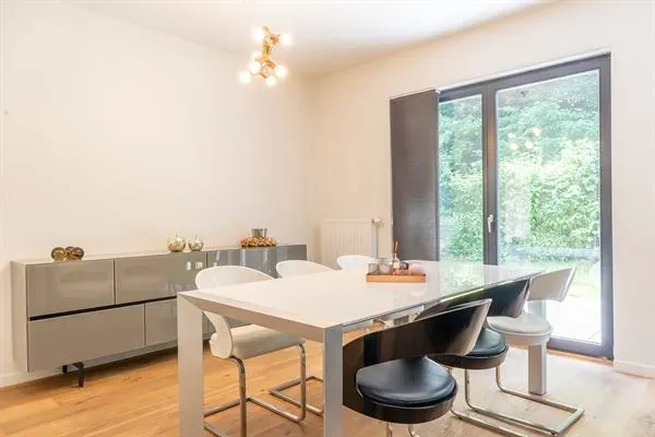 Ground Floor Gem: Garden &amp; Parking! - Image 1