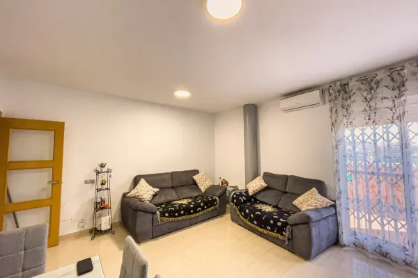 Spacious Triplex Apartment with Pool Potential in Huércal de Almería - Image 1