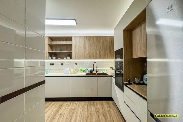 Spacious 3-Bedroom Apartment with Terrace in Prime Viator Location - Image 2