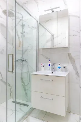 Bright New 2-Bedroom Penthouse Apartment in Elsene, Brussels - Image 2
