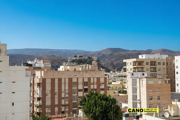 Spacious, Renovated Apartment with Stunning Sea Views in Almería - Image 2