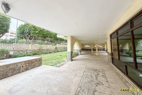 Spacious 2-Bedroom Apartment with Terrace in Aguadulce, Spain - Image 4