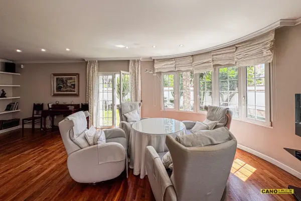 Chalet by the sea: 4 beds, pool! - Image 4