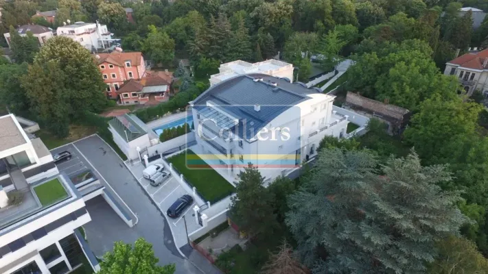 Spacious 5-Bedroom Apartment in Belgrade's Senjak District - Image 1