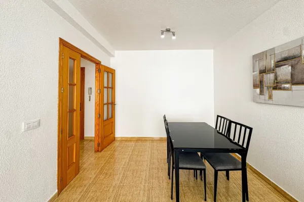 Spacious 3-Bedroom Apartment with Elevator in Beautiful Carboneras - Image 3