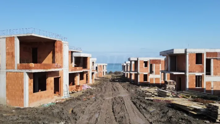 Modern 2-Level House by the Sea - Image 1