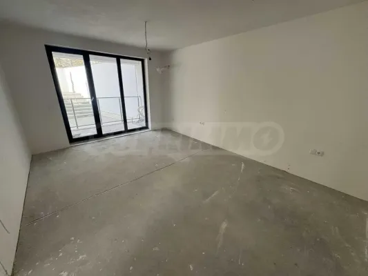 Spacious 3-Bedroom Apartment in Varna Complex - Image 1