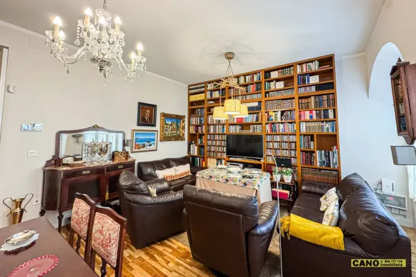 Historic Apartment in Almería - 3 Bedrooms, 2 Bathrooms, Elevator - Image 4
