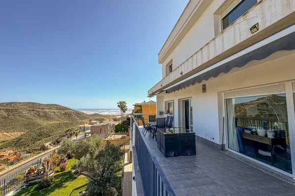 Spacious Chalet with Pool &amp; Stunning Valley &amp; Sea Views - Image 4