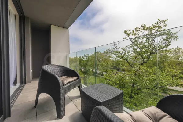 Seafront apartment: Garden &amp; Bay View - Image 3