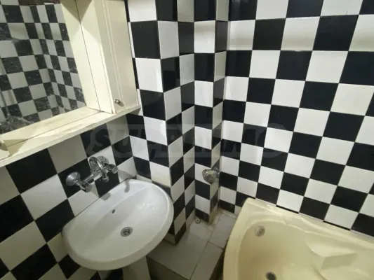 Spacious 3-Bedroom Apartment in Vidin, Bulgaria - EUR 87,500 - Image 2