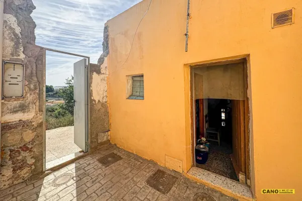 Spacious 3-Bedroom House with Land in Huércal de Almería Spain - Image 4