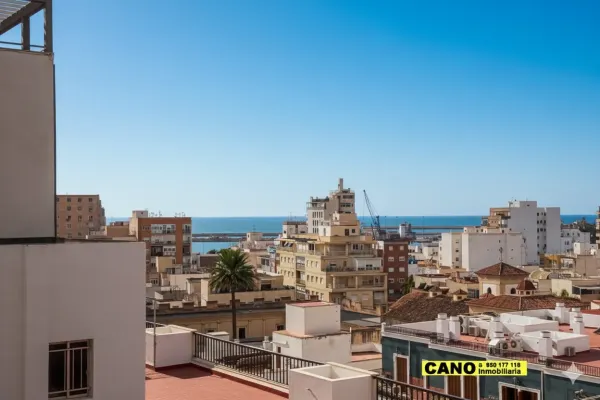 Spacious, Renovated Apartment with Stunning Sea Views in Almería - Image 3