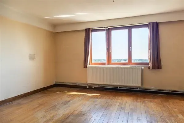 Top Floor Apartment with Stunning Views in Forest – 3 Bedrooms - Image 3
