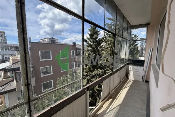 Spacious 3-Bedroom Apartment with Box in Stara Zagora - Image 1