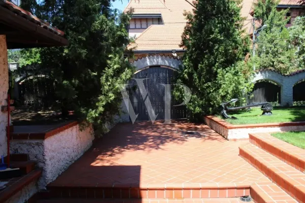 Spacious House with Pool and Terrace in Belgrade, 5 Bedrooms - Image 1