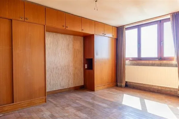 Top Floor Apartment with Stunning Views in Forest – 3 Bedrooms - Image 5