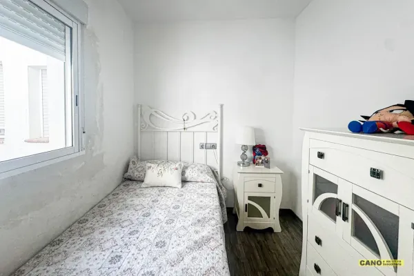 Spacious Apartment with Two Large Terraces Near the Sea in Carboneras - Image 5
