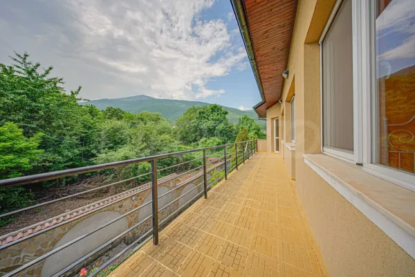 Spacious House w/ Mountain Views in Boyana, Sofia - Image 4