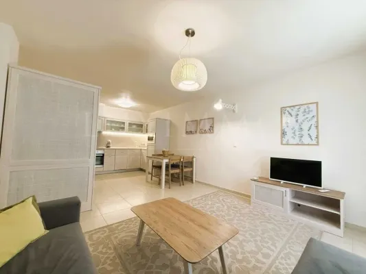Stylish Varna Apartment: Central Location, Modern Comfort &amp; Features. - Image 5