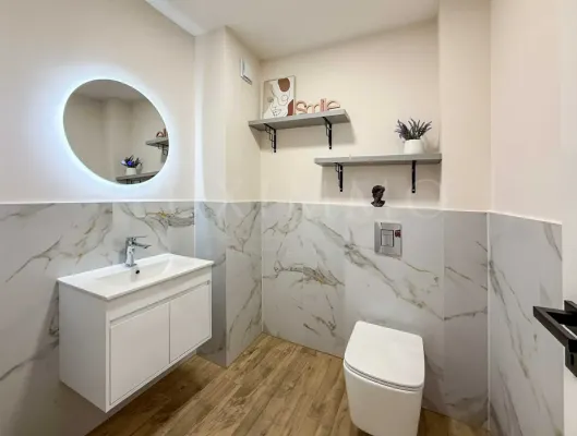 Stylish Two-Bedroom Apartment in Sadiyski District - Image 1
