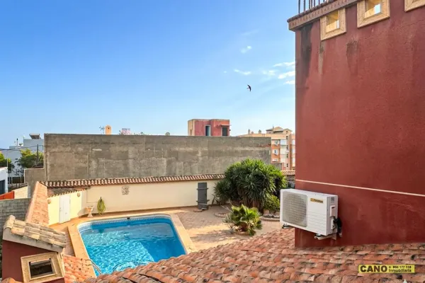 Spectacular Almería Chalet with Pool, Basement & Land Opportunity - Image 3