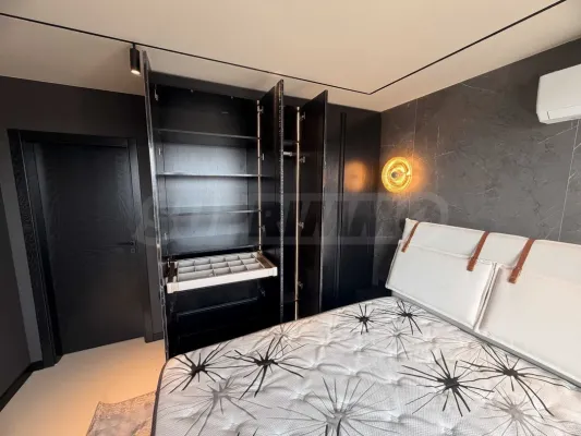 Varna Seafront Luxury Apartment - Image 1