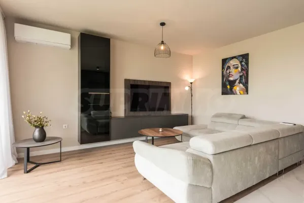 Seafront apartment: Garden &amp; Bay View - Image 2