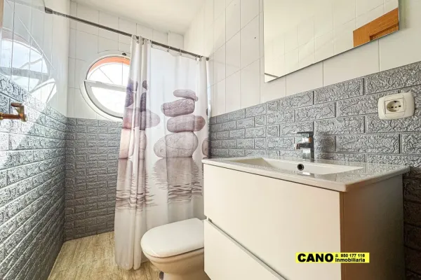 Spacious 4-Bedroom Triplex Apartment in El Ejido, Spain - Image 3