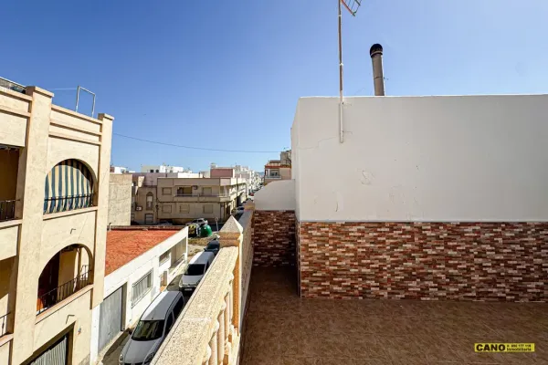 Spacious Apartment with Two Large Terraces Near the Sea in Carboneras - Image 3