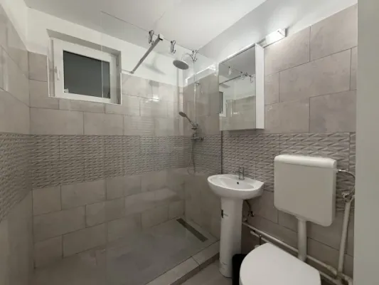 Stylish One-Bedroom Apartment in Bucharest's Heart - Image 1
