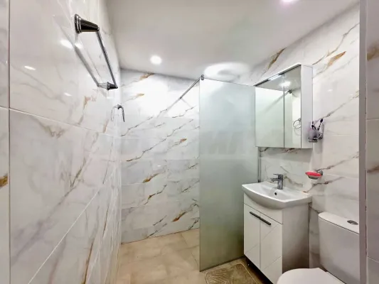 Spacious Sofia apartment near Lincoln Blvd. - Image 4